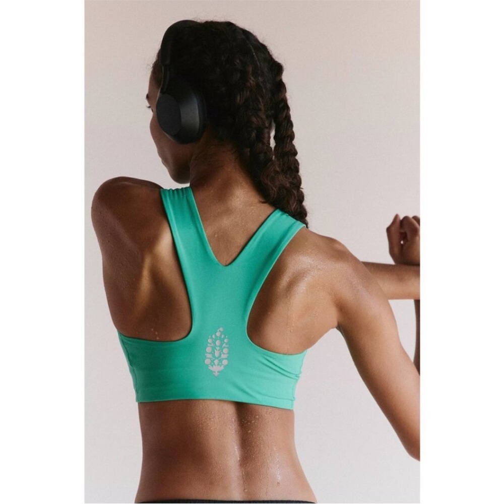 FREE PEOPLE Movement Win
Win Racerback Bra in
Seafoam Size X-Small NWT